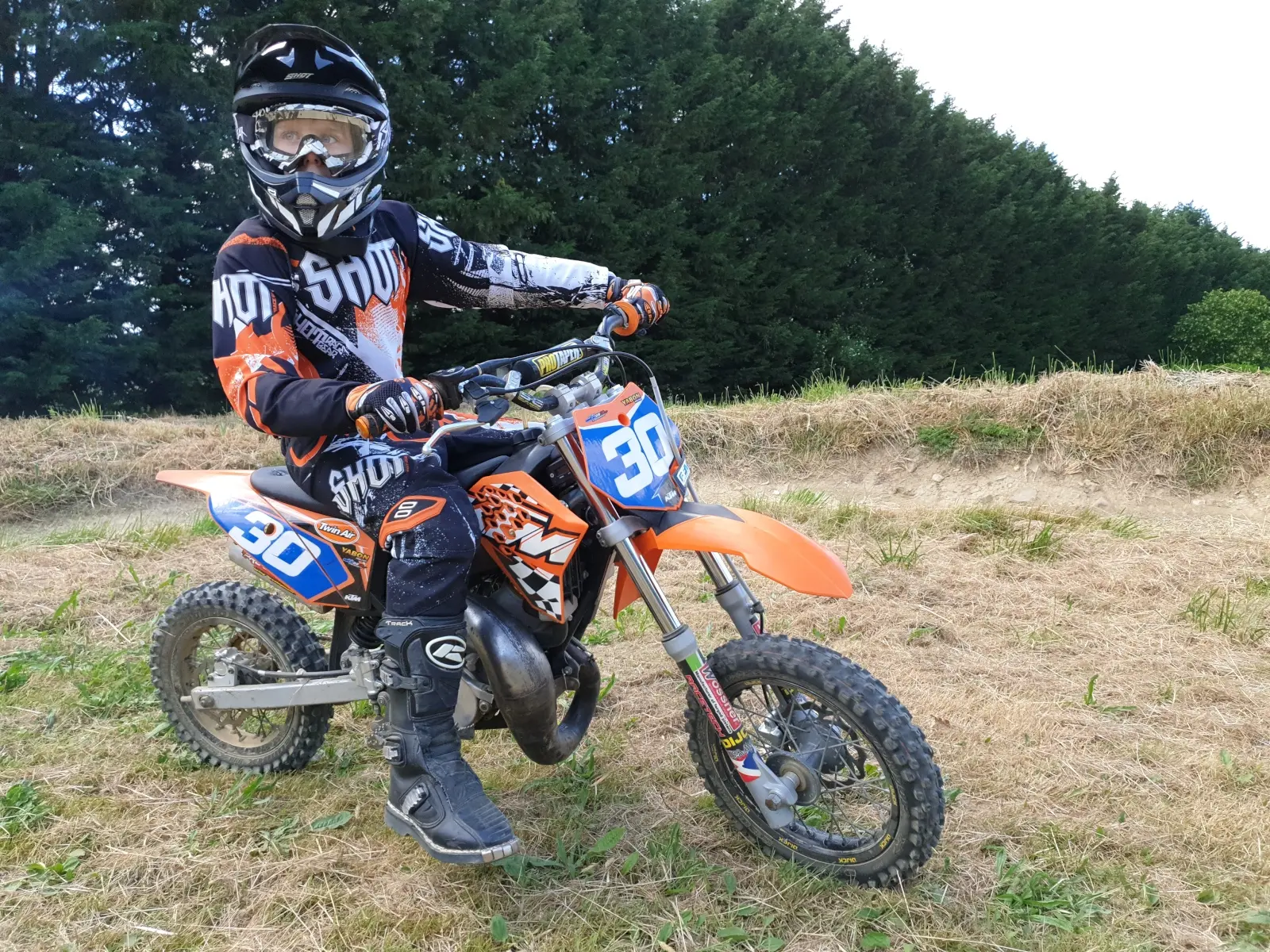 Quentin #308 en 2020 sur KTM 50 SX lors d'un entraînement à Martigné Ferchaud (35) sur le petit terrain