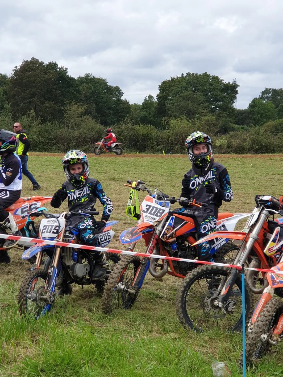 Quentin #308 sur KTM 85 SX et Clément #205 sur Yamaha YZ 65 en 2024 lors de la course à Drefféac (44)